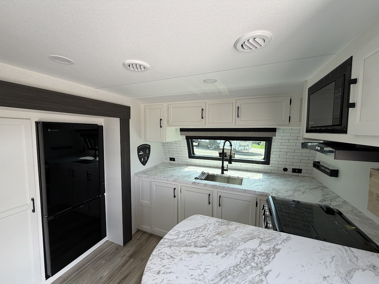 2027 VENTURE RV STRATUS 262VFK - Image 13