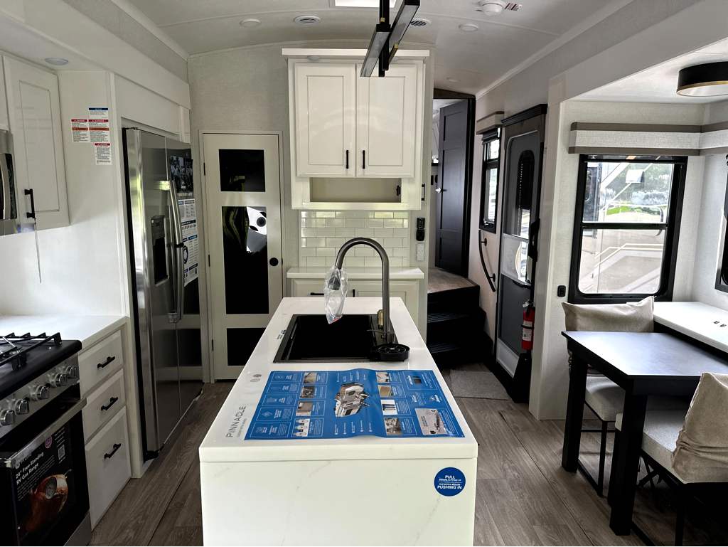2027 JAYCO PINNACLE 32RLTS - Image 7