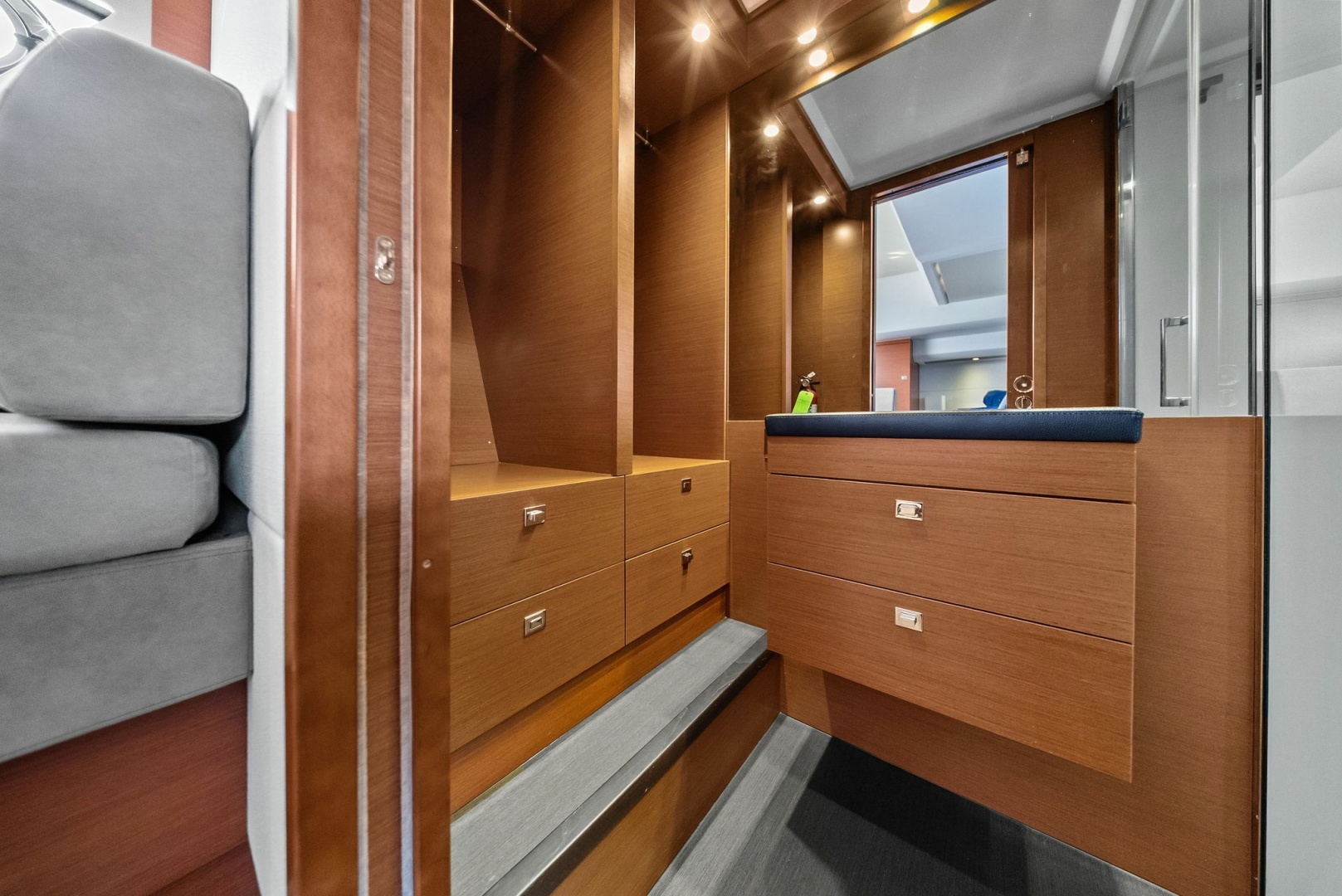 2015 Prestige 550 Base - Image 41