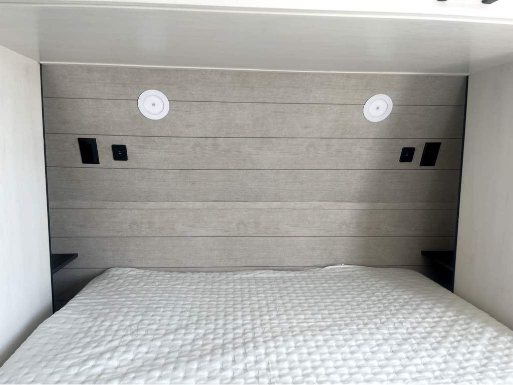 2026 VENTURE RV SIENNA 241VRD - Image 23