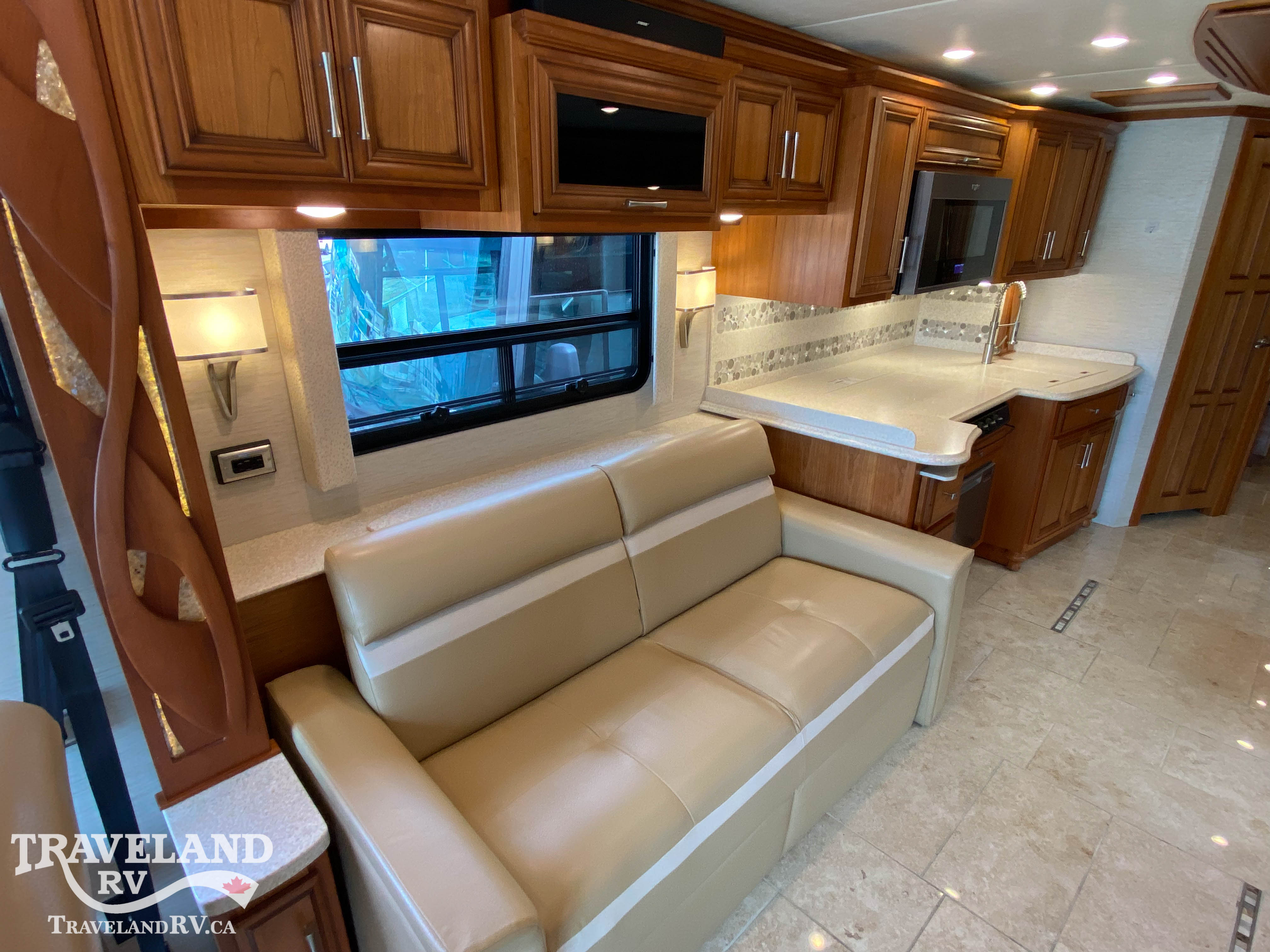 2018 Newmar Ventana 4037 - Image 8