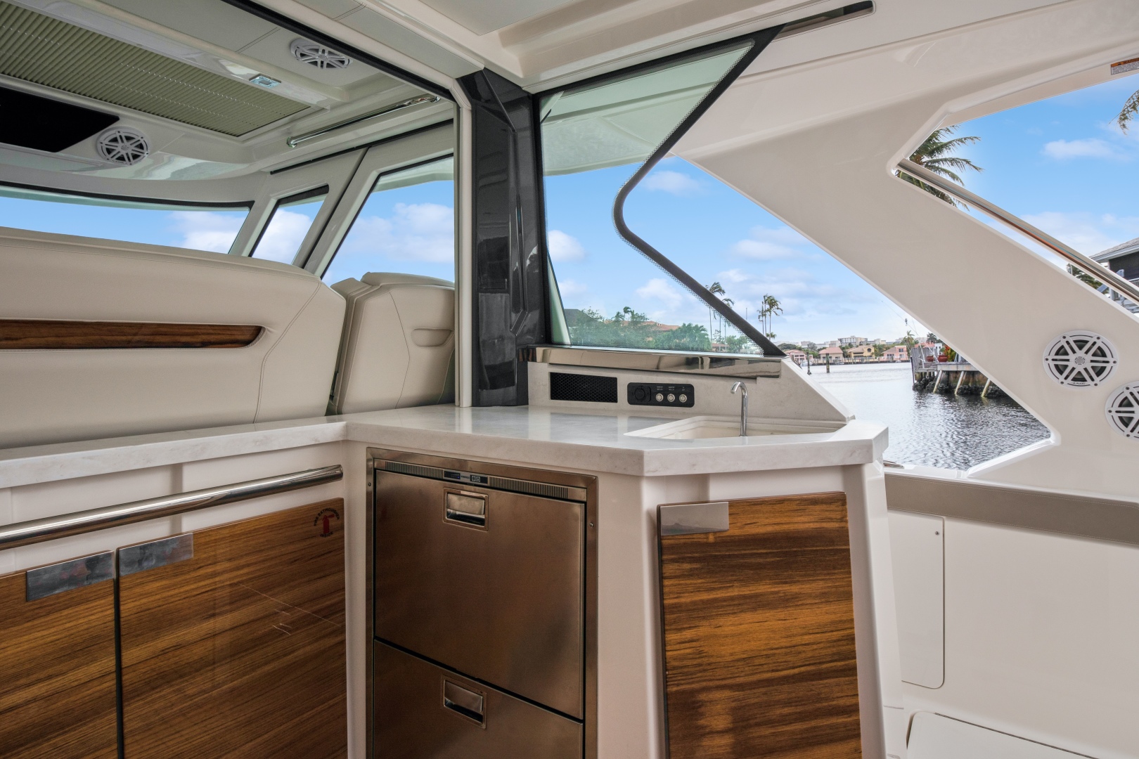 2022 Tiara Yachts - Image 15