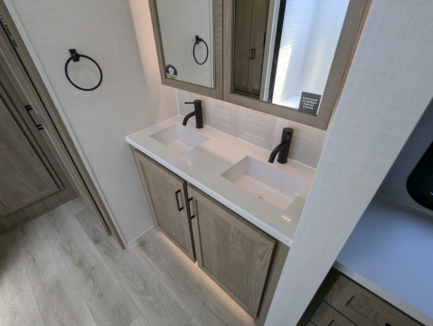 2026 Forest River Rockwood Signature 401SFB - Image 12