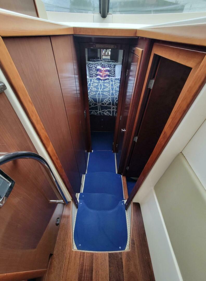 2011 Meridian 441 Sedan - Image 5