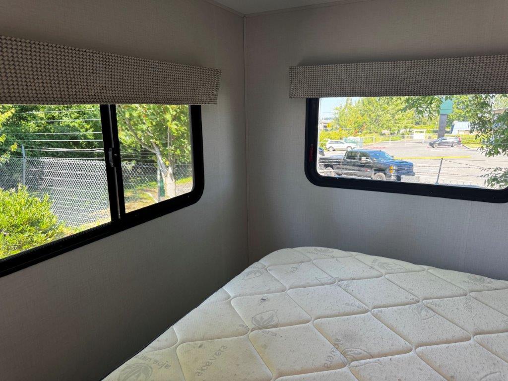 2026 Forest River Sunseeker LE 2750SLE - Image 25