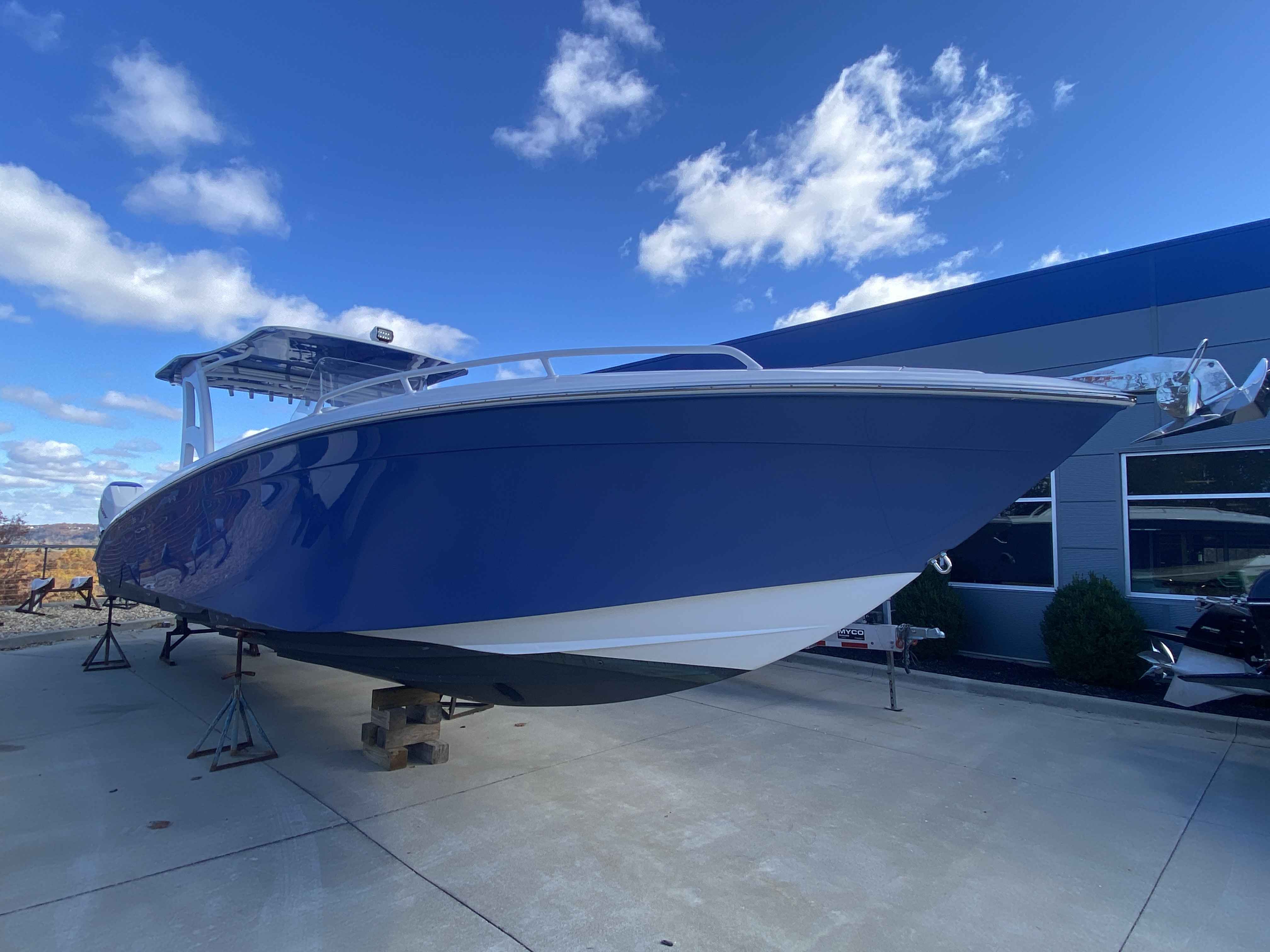 2017 Midnight Express 39 Cuddy  - Image 8