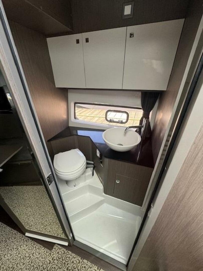 2022 Beneteau 32 Gran Turismo - Image 6