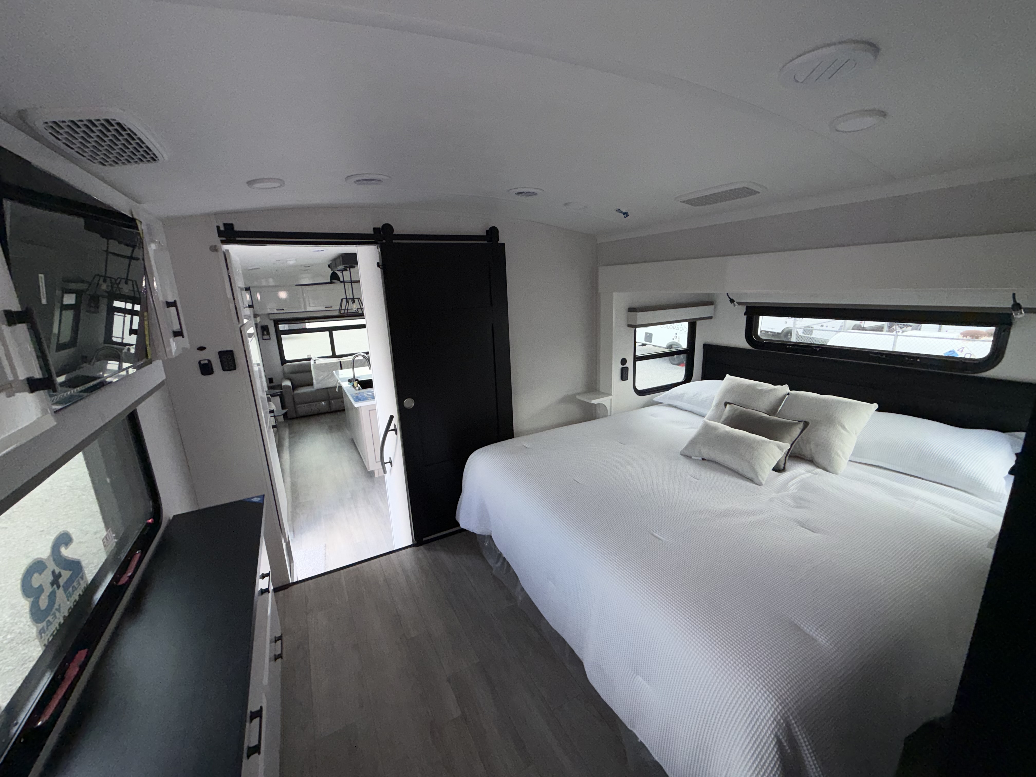 2026 JAYCO PINNACLE 36FBTS - Image 32