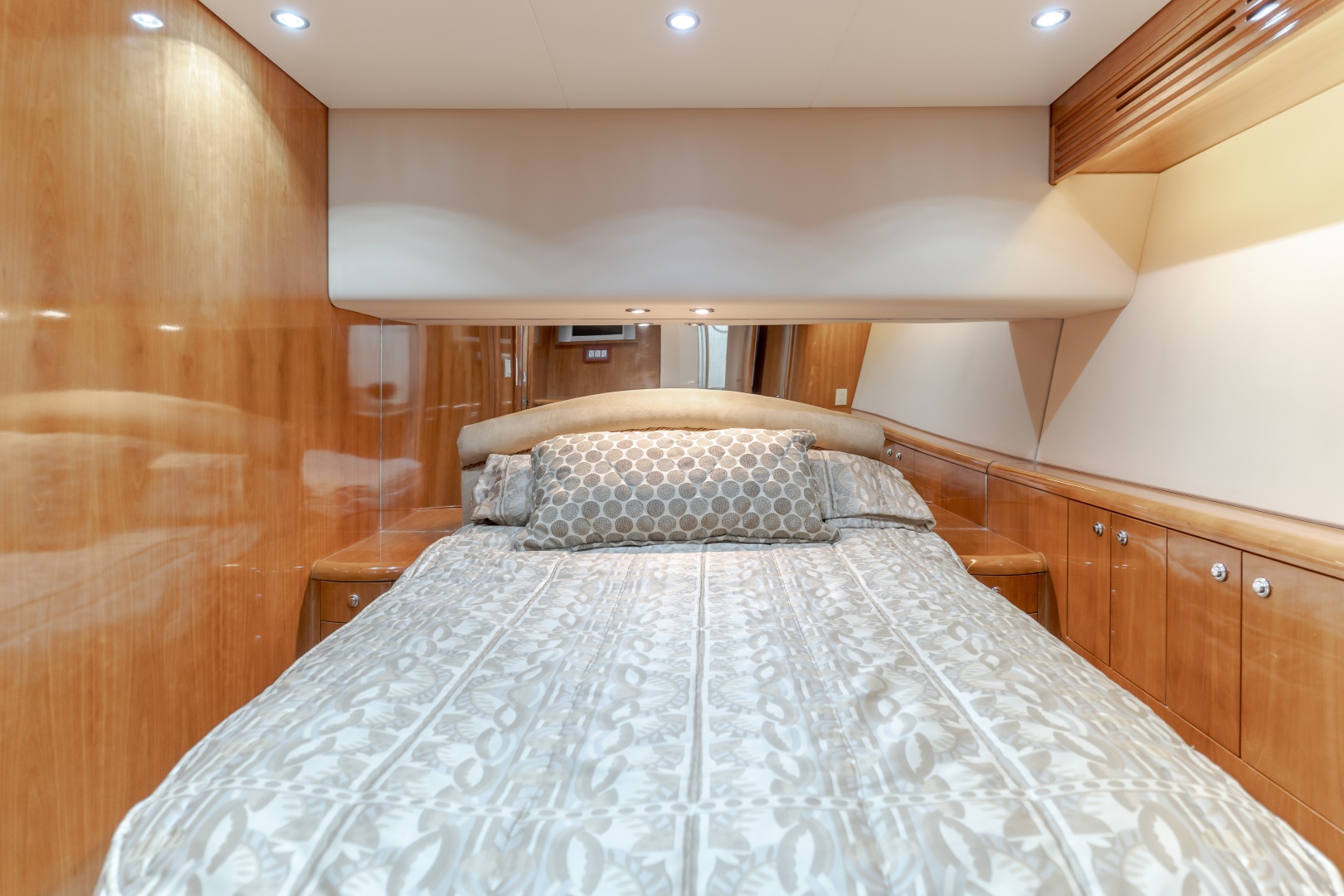 2003 Hatteras 54 Convertible - Image 5