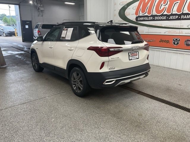 2022 Kia Seltos Utility 4D S AWD - Image 5
