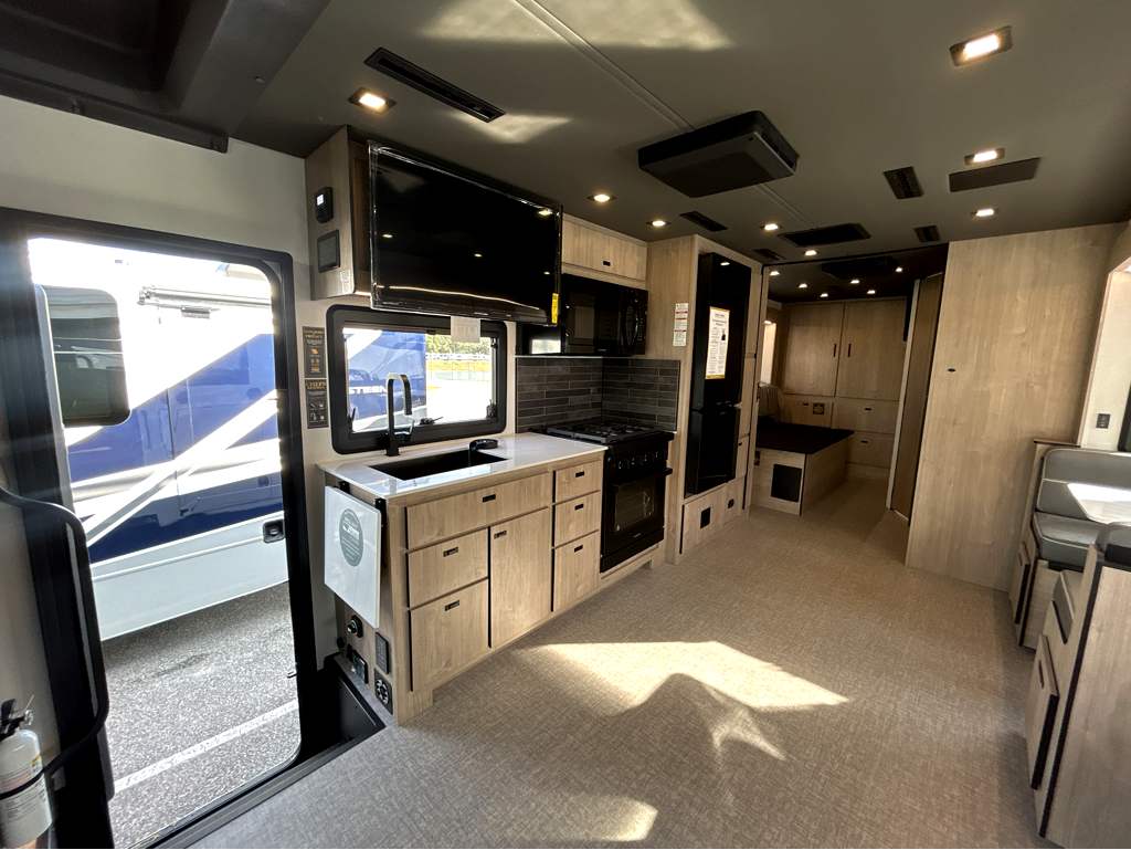 2026 GRAND DESIGN LINEAGE SERIES F 31ZW - Image 17