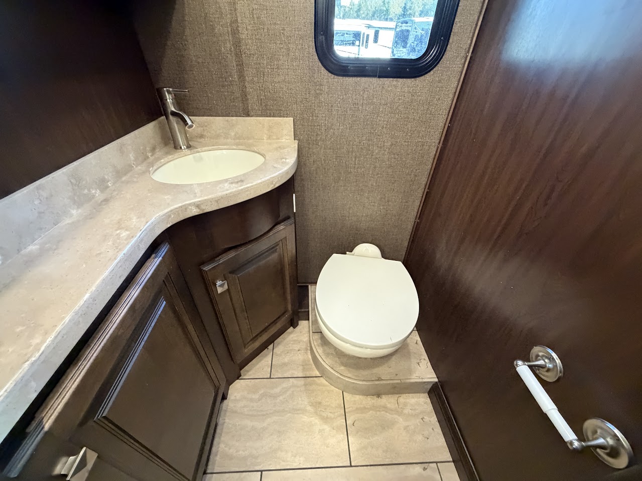 2017 TIFFIN ALLEGRO BREEZE 32BR - Image 26