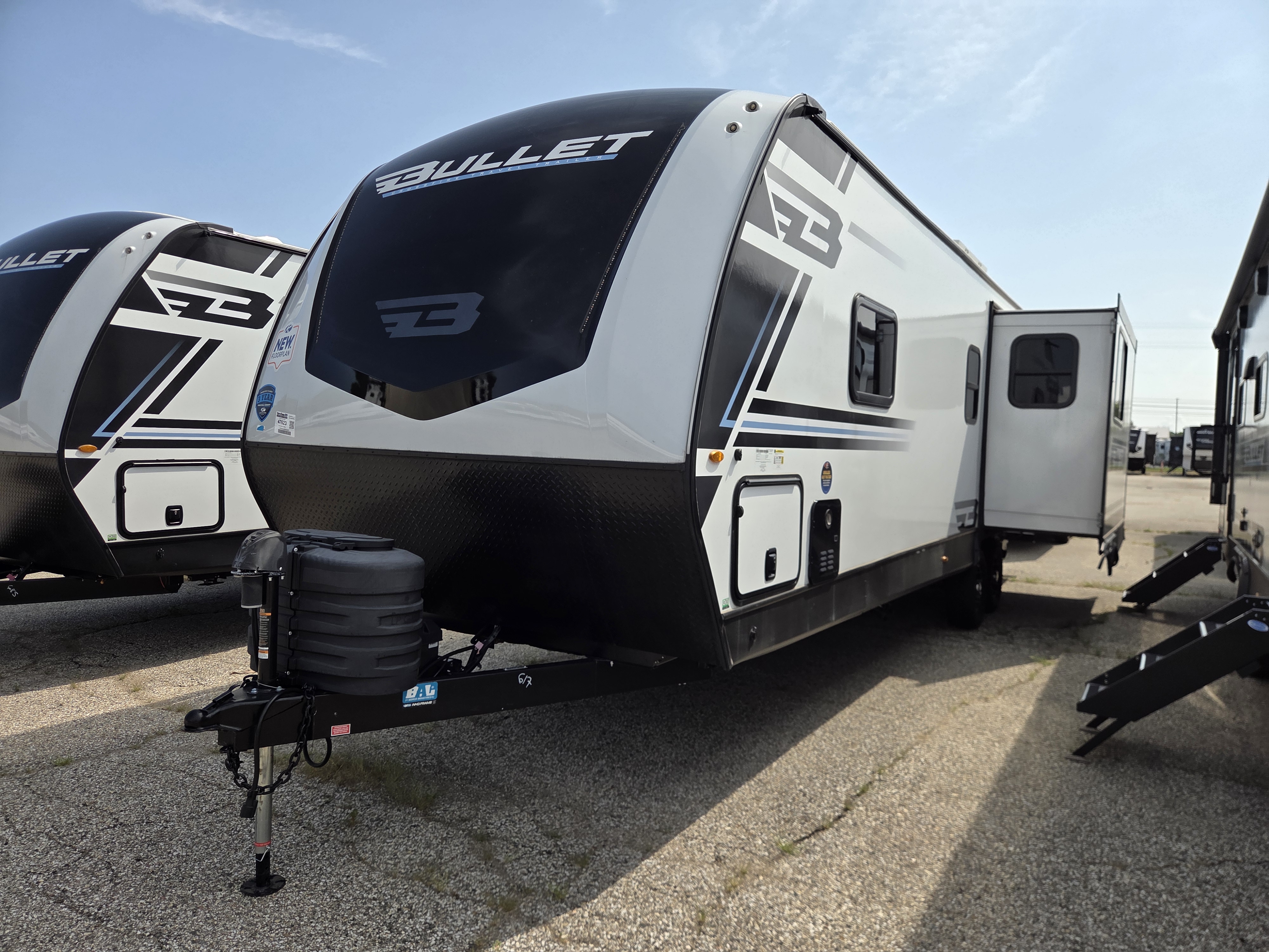 2025 Keystone Bullet Crossfire 270RKS - Image 6
