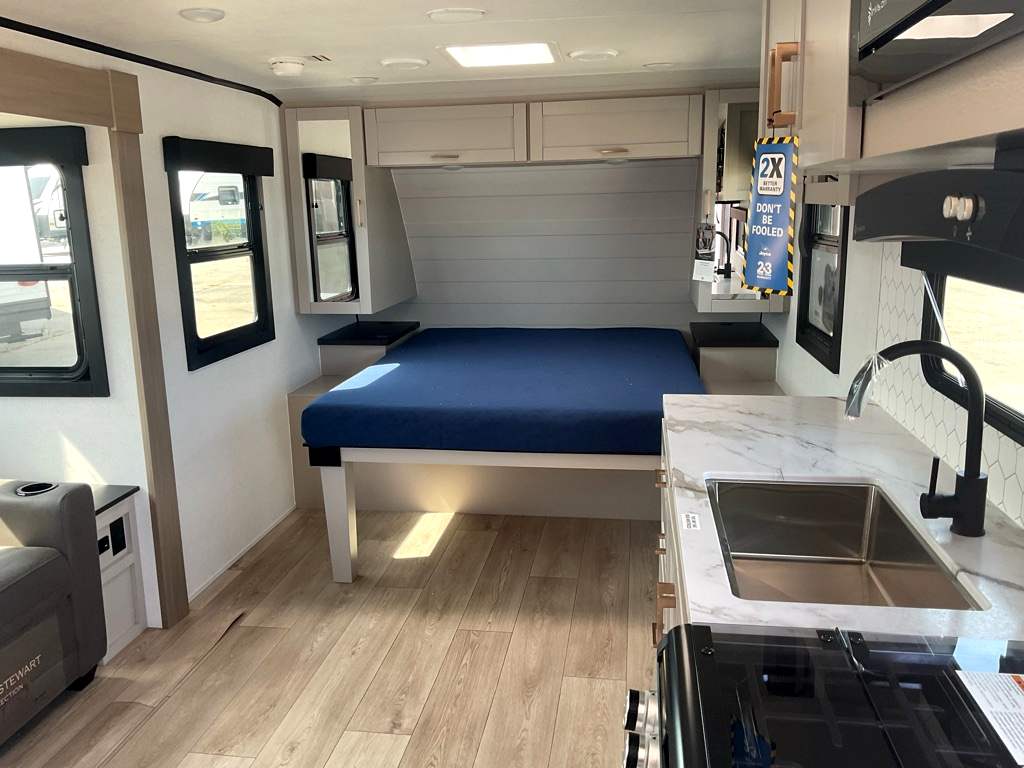 2027 JAYCO Jay Feather 18RBF - Image 6