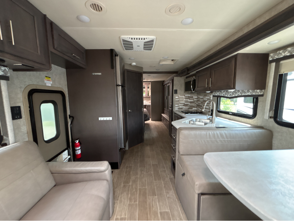 2021 Thor Motor Coach OMNI BH35 - Image 8