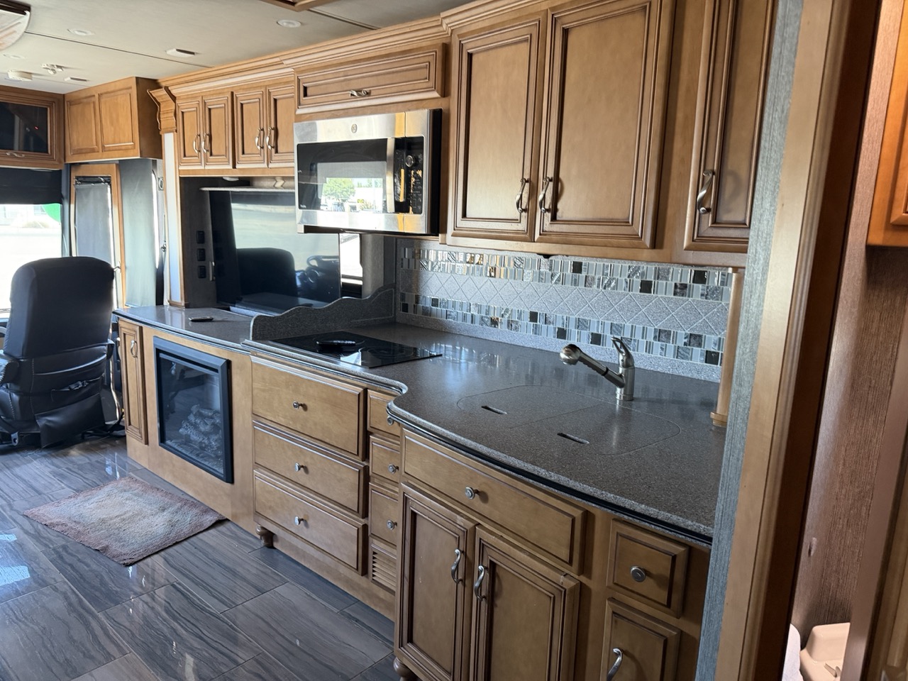 2015 Newmar Ventana 3636 - Image 33
