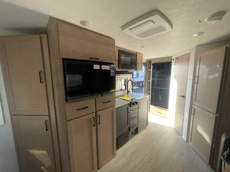 2026 Ember RV Overland Series 201FBQ - Image 9