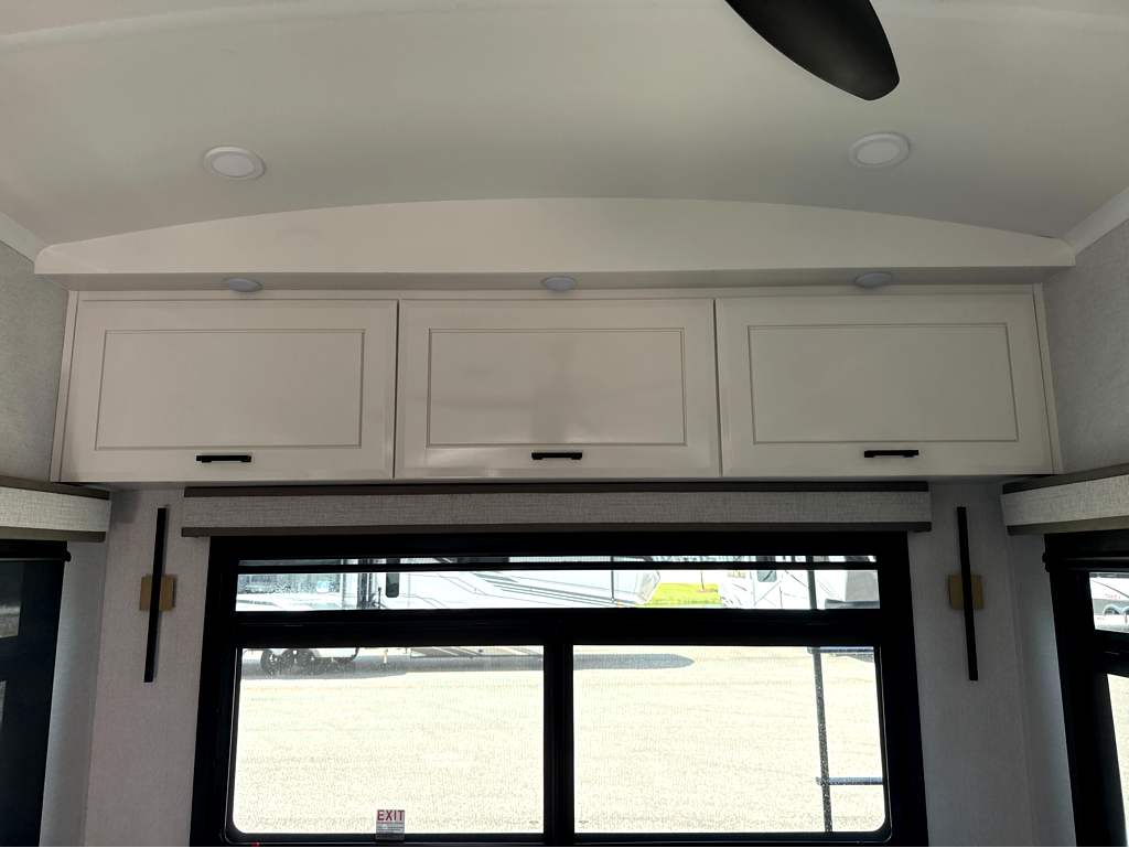 2027 JAYCO PINNACLE 32RLTS - Image 17