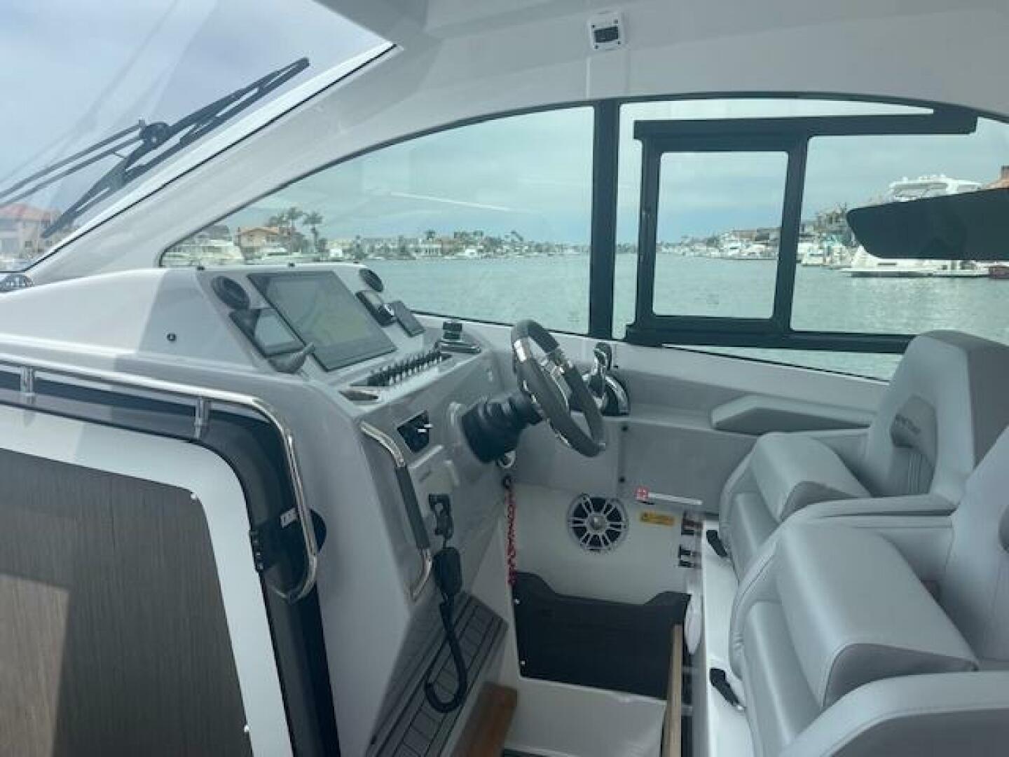 2022 Beneteau 32 Gran Turismo - Image 13