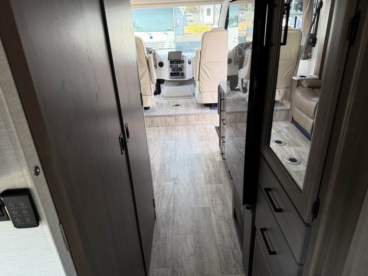 2025 Thor Motor Coach Freedom Traveler A24 - Image 13