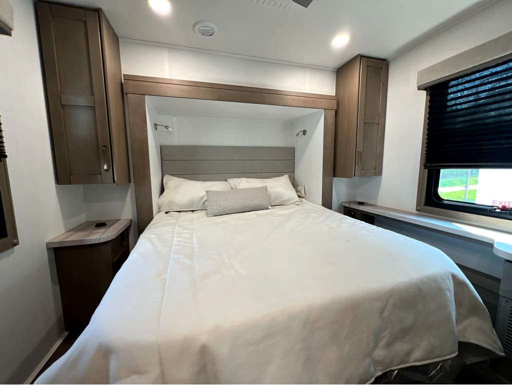 2027 ENTEGRA COACH ODYSSEY 30Z - Image 21
