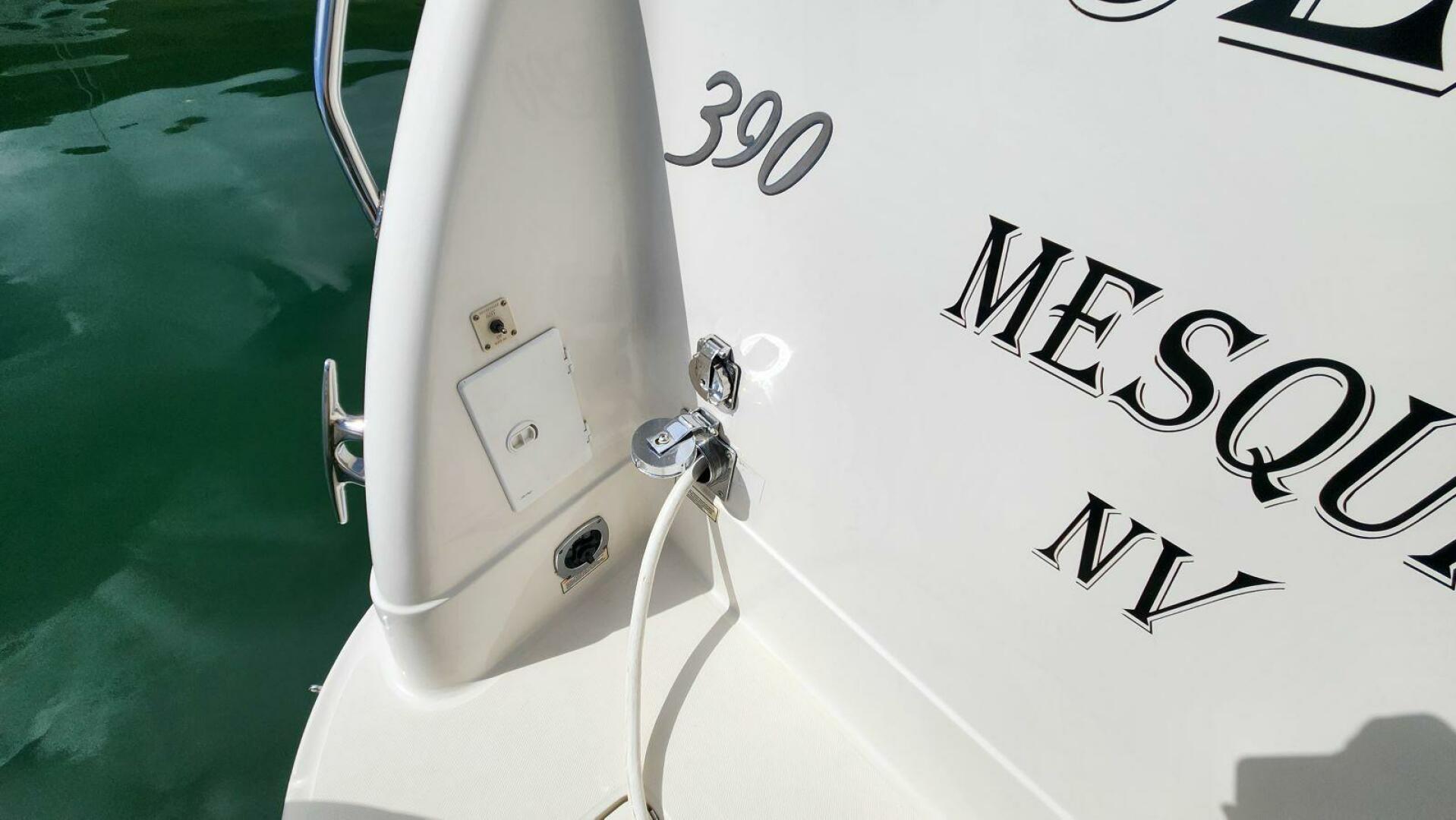2004 Sea Ray 390 Motor Yacht - Image 7