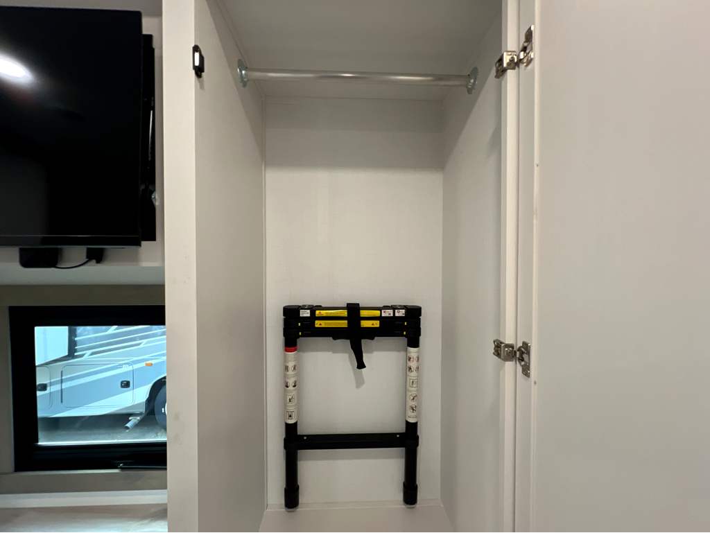 2027 JAYCO PRECEPT 36C - Image 24