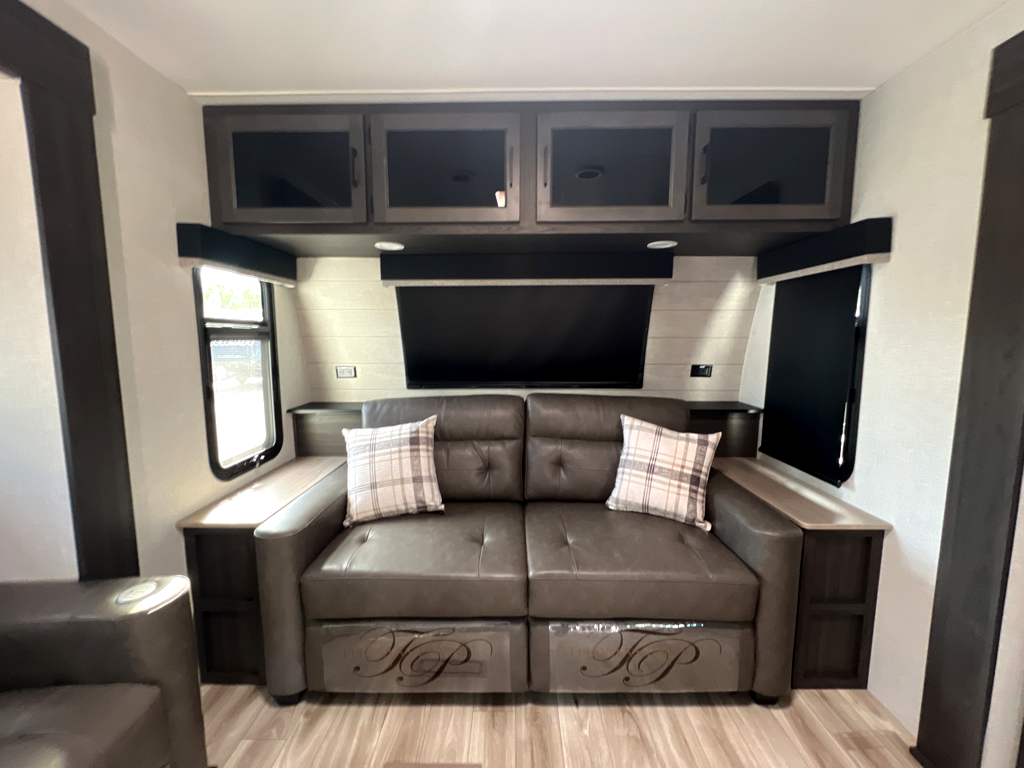 2026 VENTURE RV SPORTTREK 333VMI - Image 8