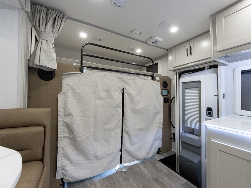2025 Dynamax Isata 3 Series 24SSSFXM - Image 9