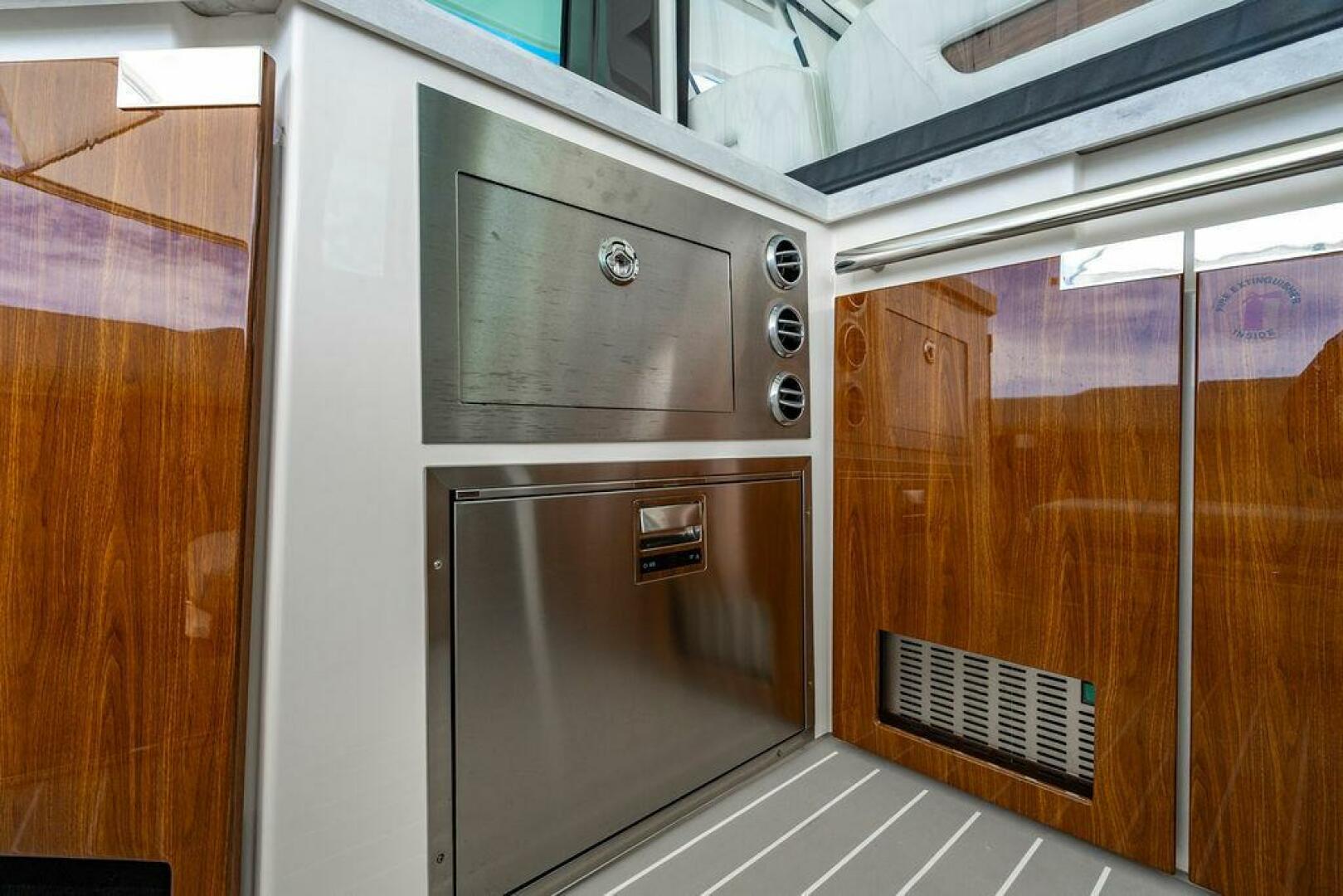 2025 Tiara Yachts 48 LS - Image 28
