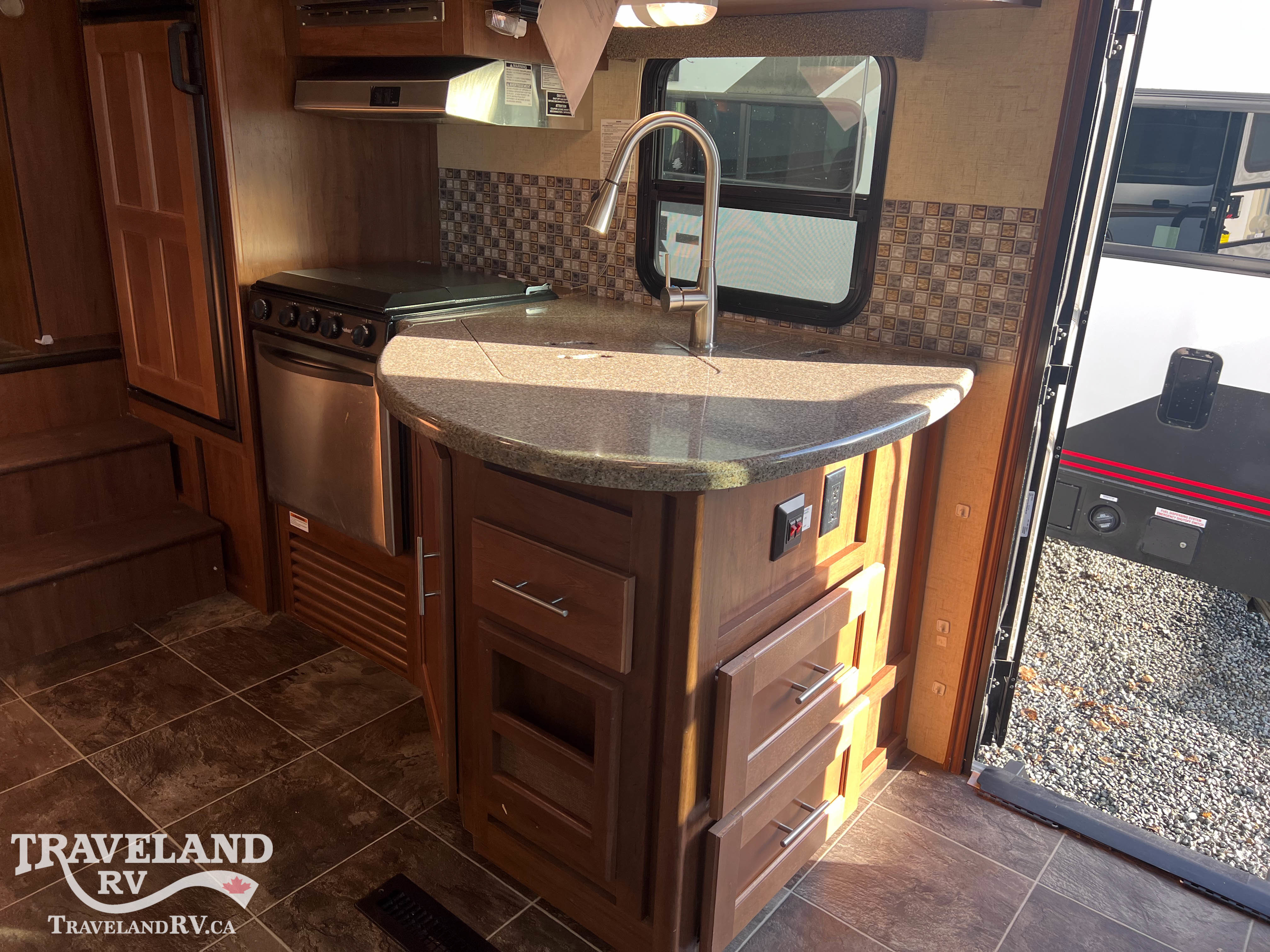 2016 Forest River WILDCAT 242RL - Image 13