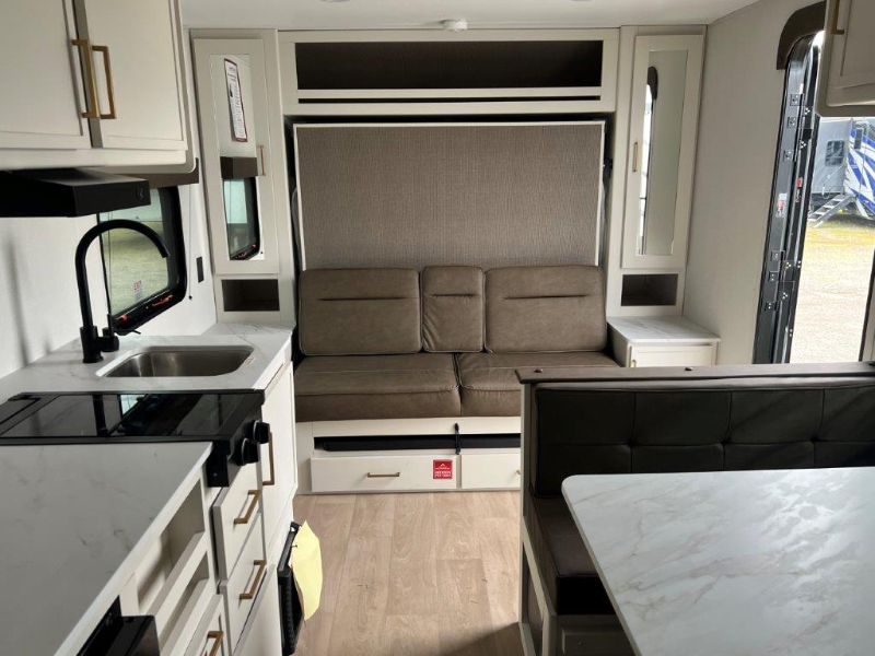 2026 Grand Design Transcend ONE 151RB - Image 9