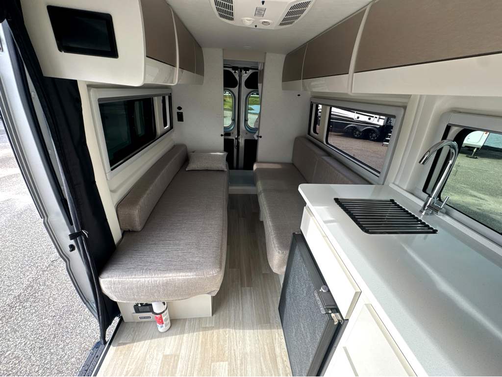 2027 THOR MOTOR COACH SEQUENCE 20L - Image 24