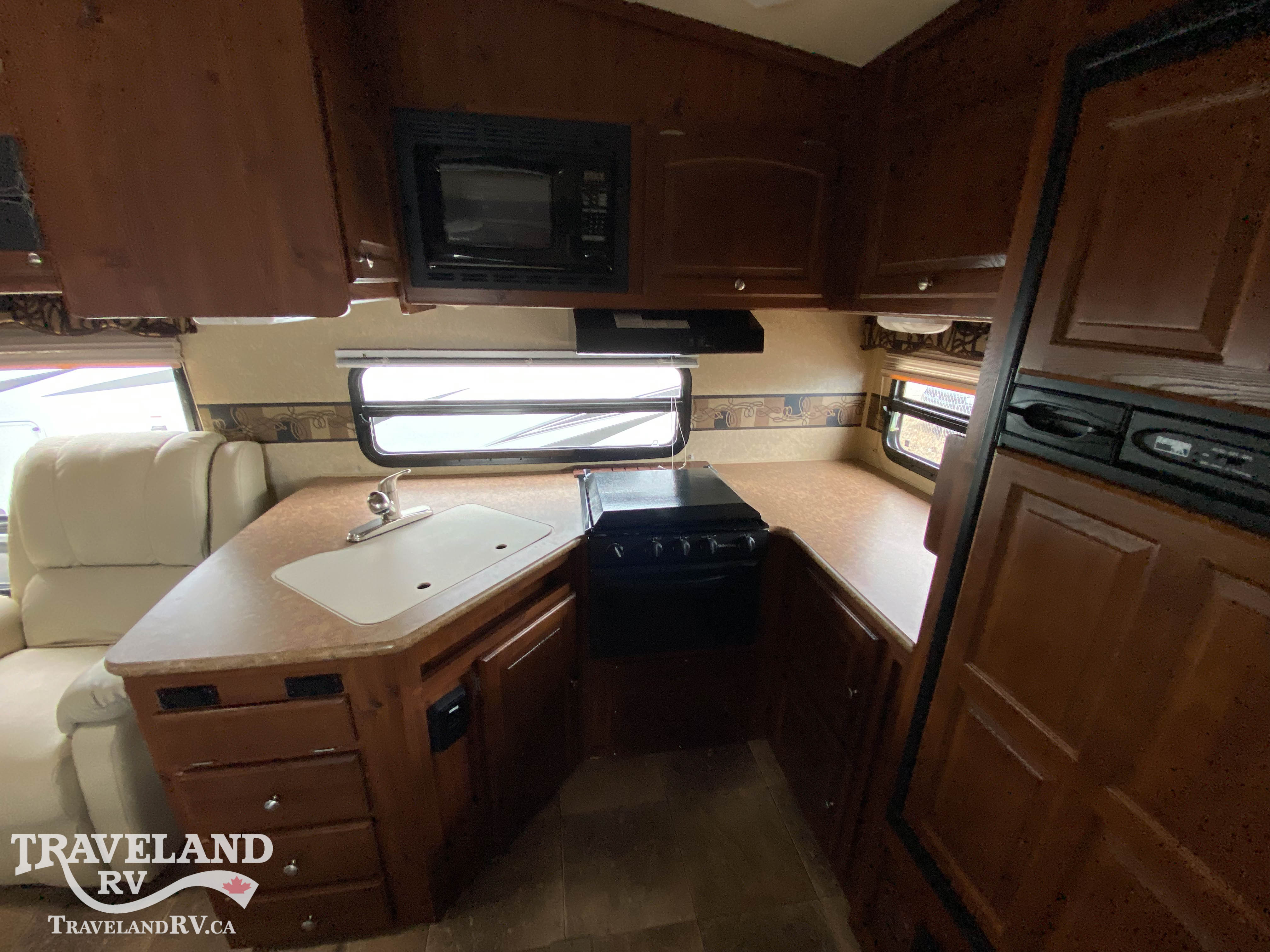 2012 Forest River Rockwood Signature Ultra Lite 8280WS - Image 11