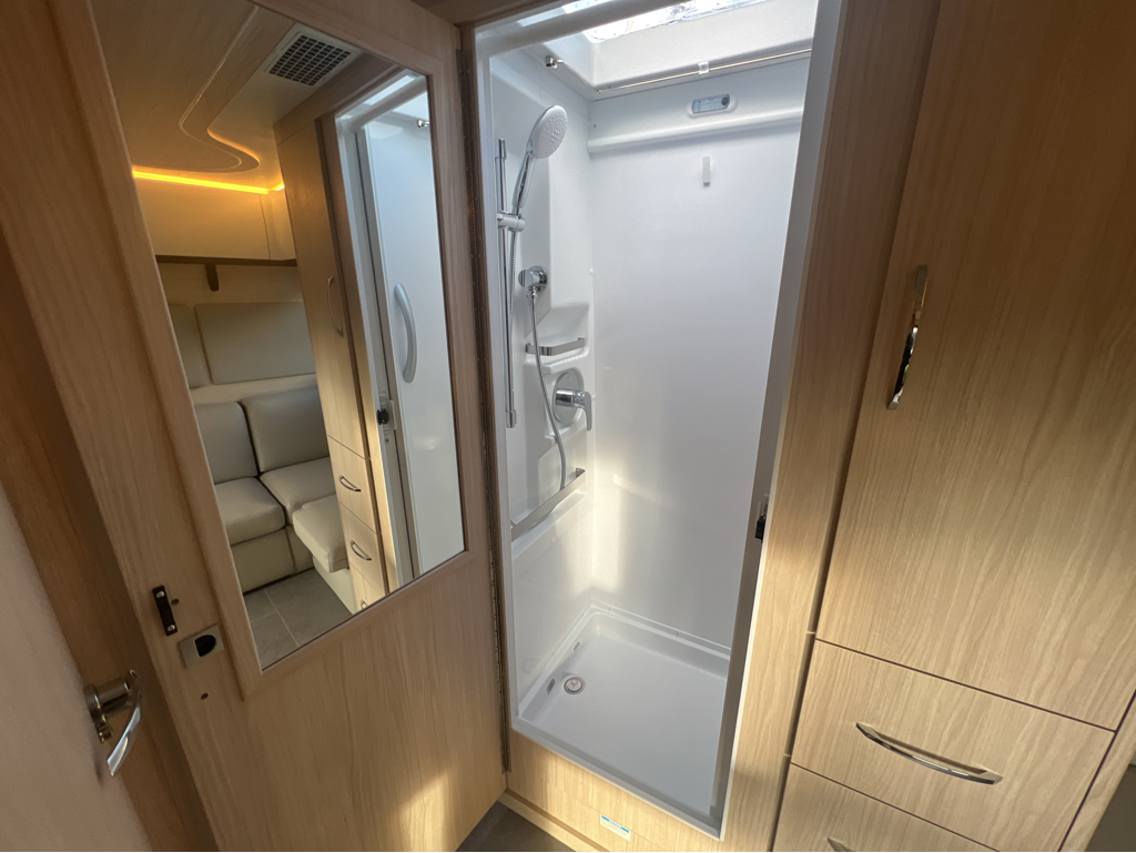 2026 Leisure Travel Unity U24RL - Image 2