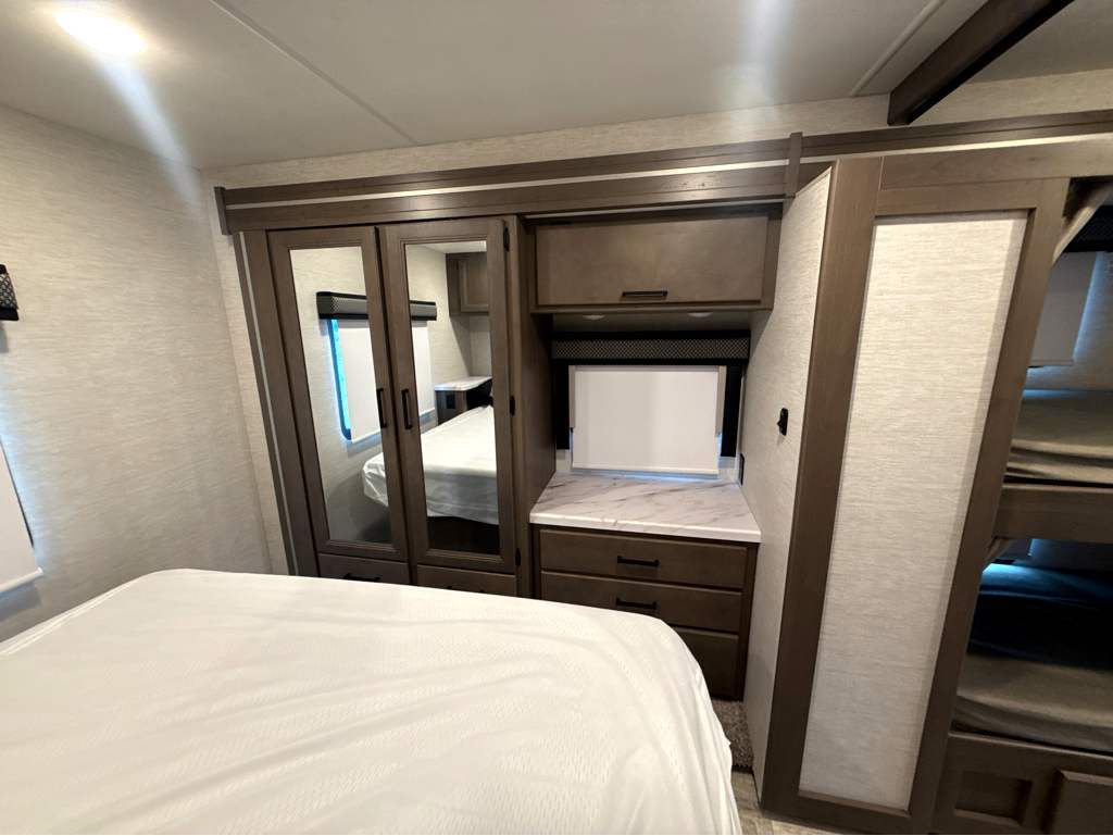 2025 Thor Motor Coach MAGNITUDE GA31 - Image 18