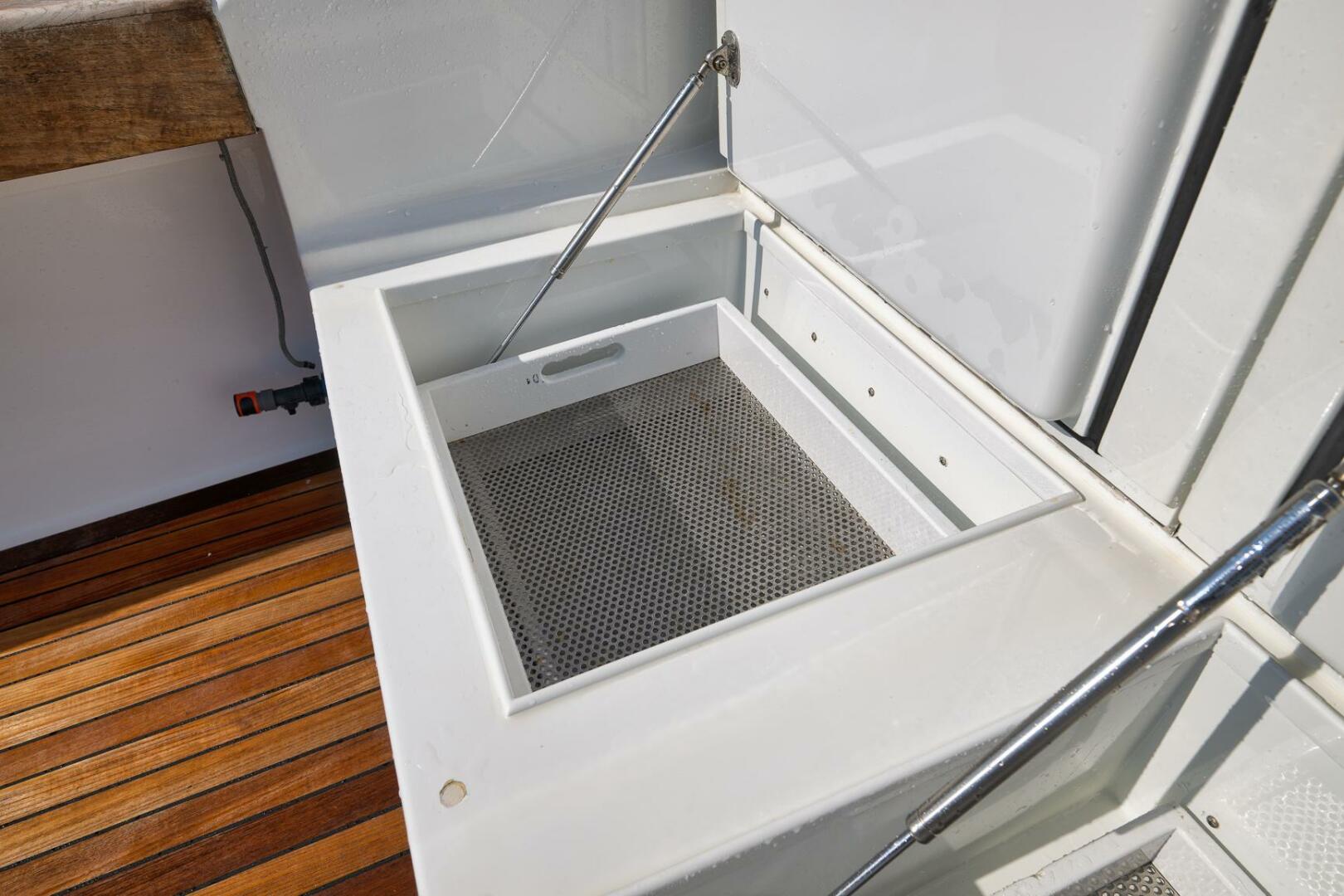 2002 Weaver 60 Convertible - Image 47