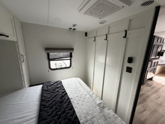 2027 VENTURE RV SIENNA 271VBH - Image 9