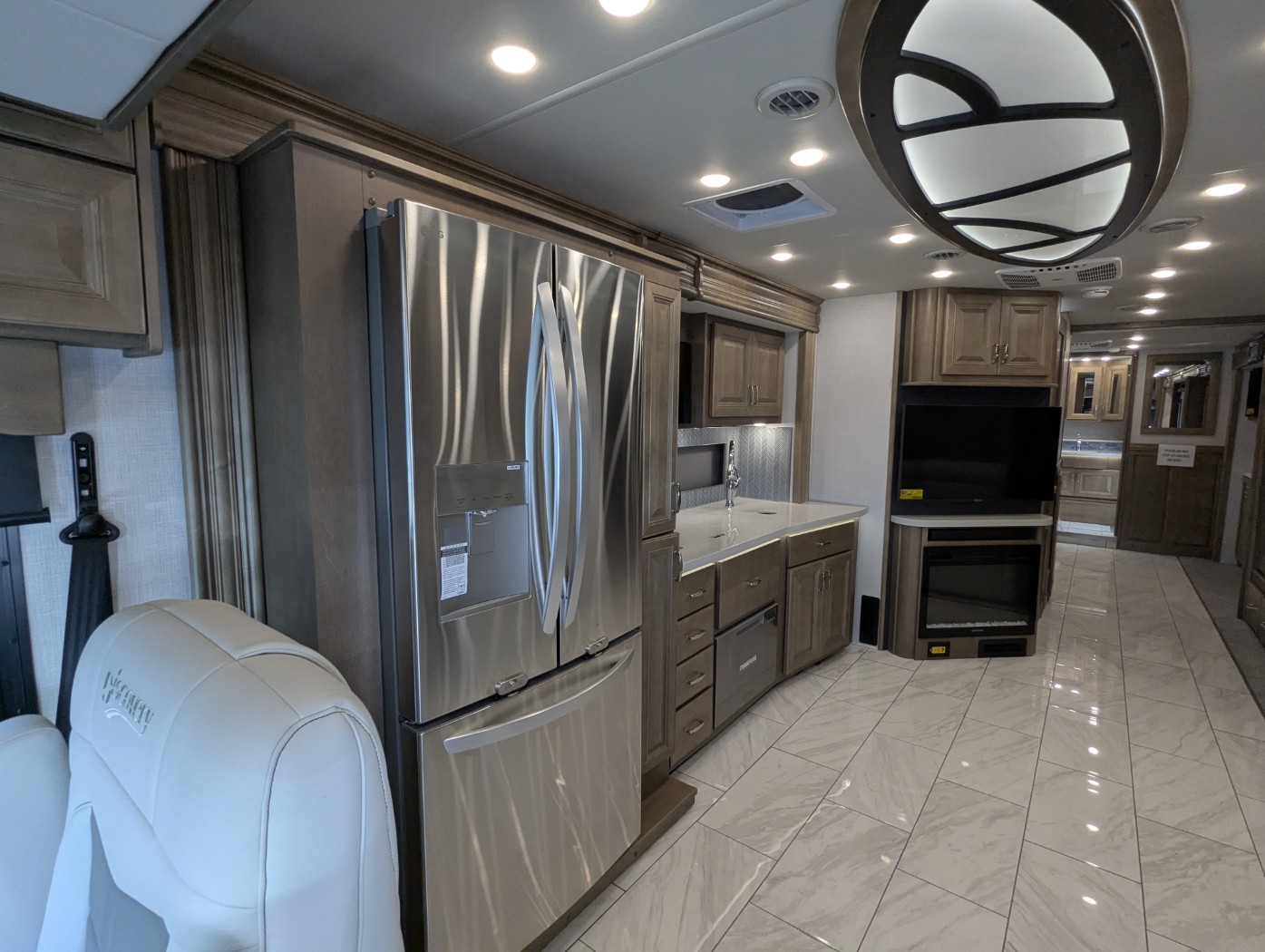2026 Fleetwood Discovery 38N - Image 13