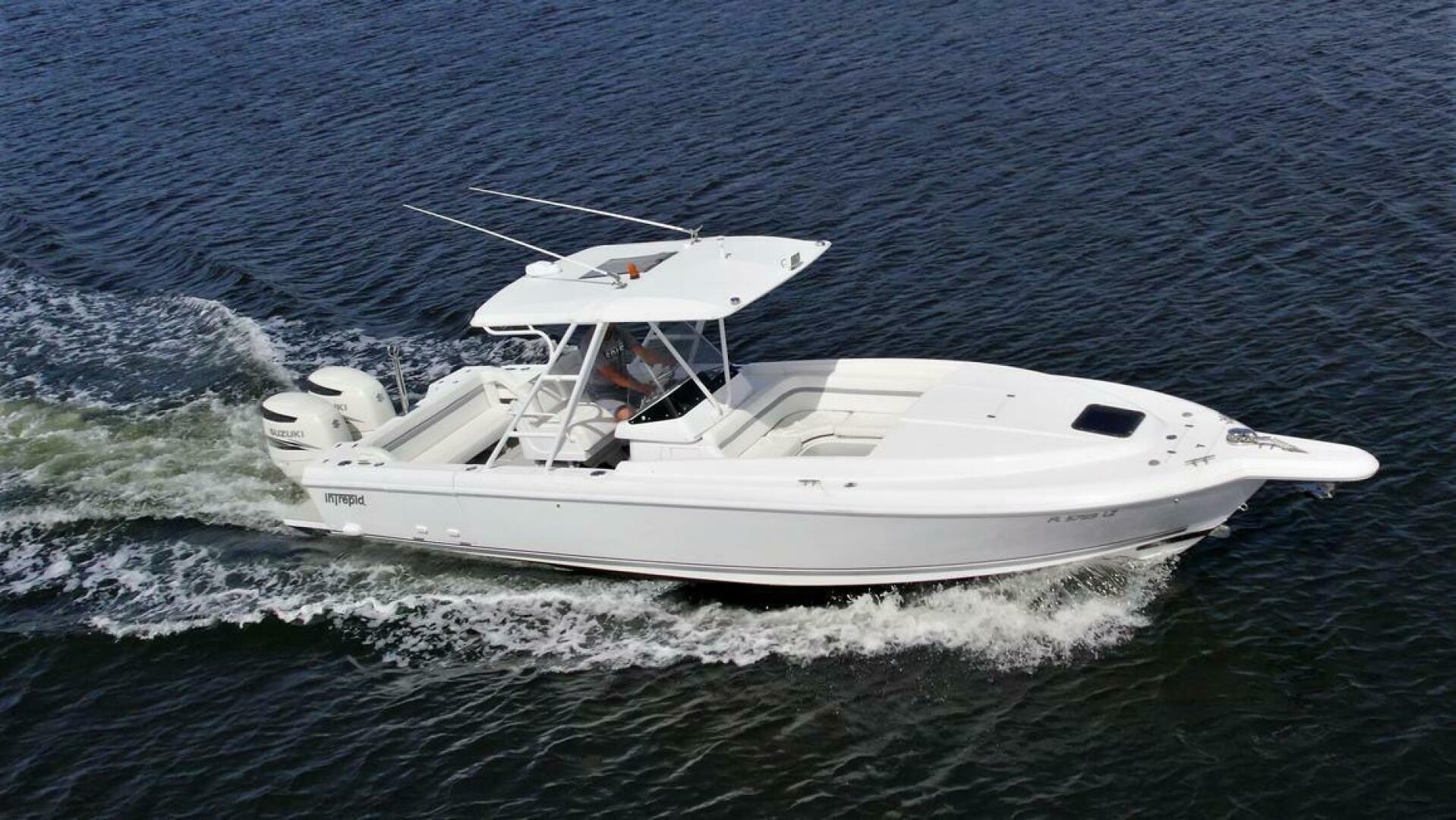 2003 Intrepid 32 - Image 18