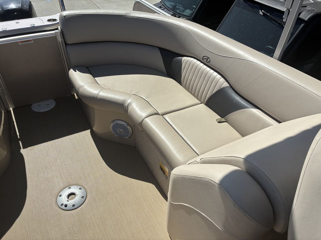 2014 Avalon C SERIES WIND JAMMER 24 - Image 25