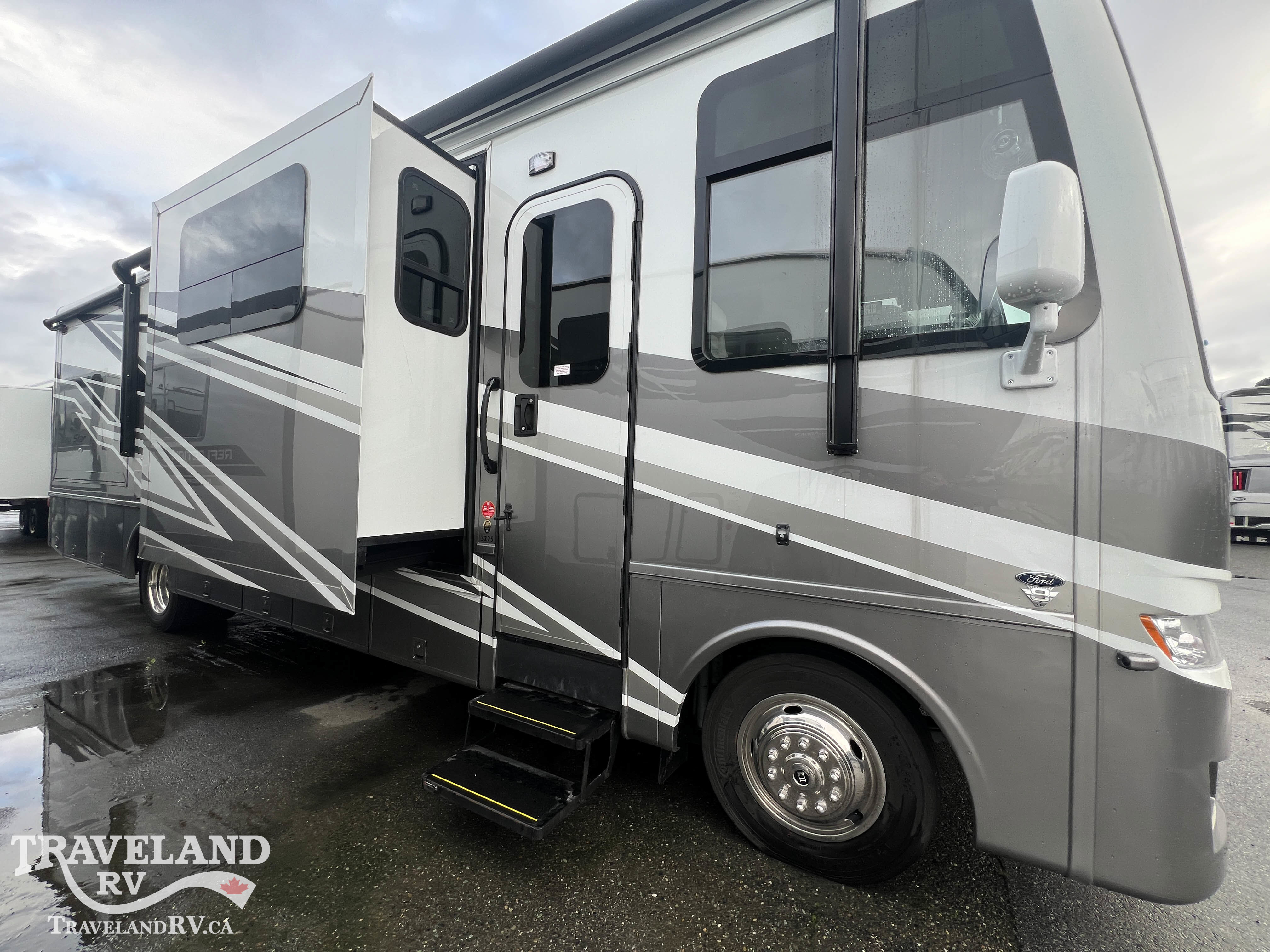 2026 Newmar Bay Star Sport 3225 - Image 1