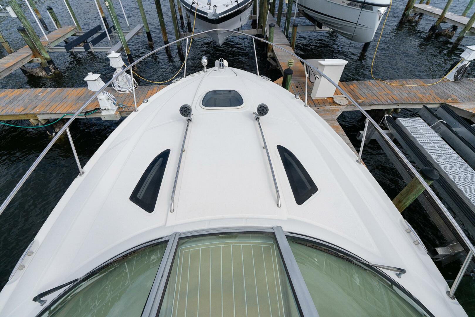 2016 Sea Ray 330 Sundancer - Image 8