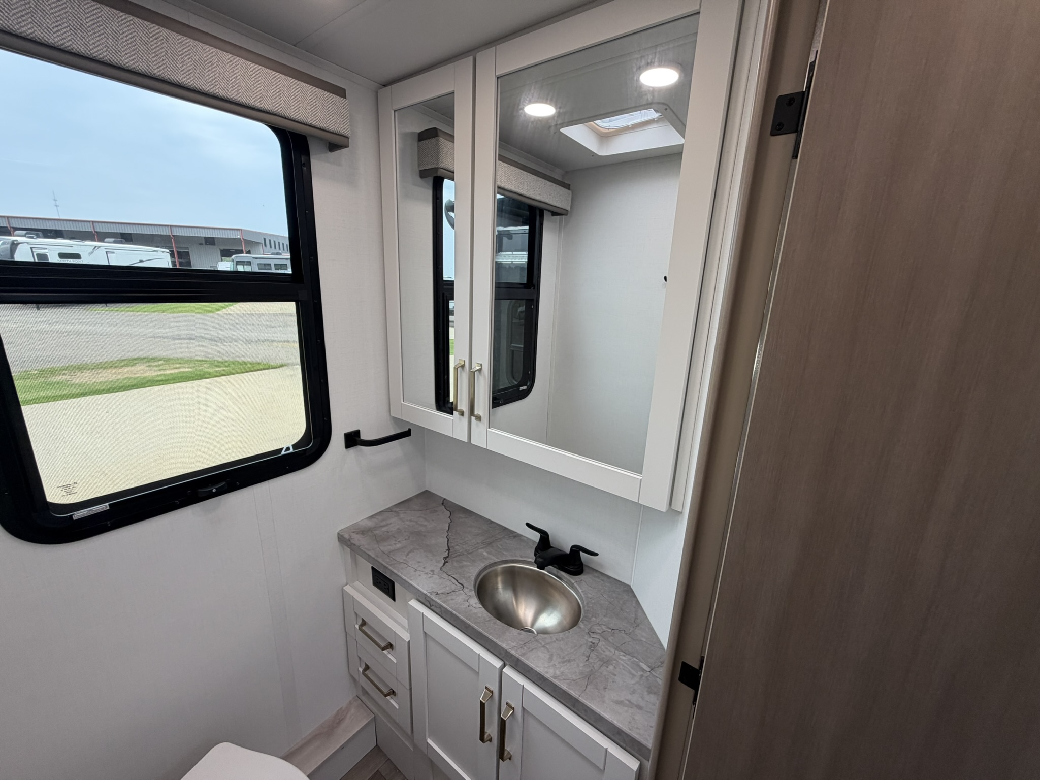 2027 JAYCO GREYHAWK 29MV - Image 37