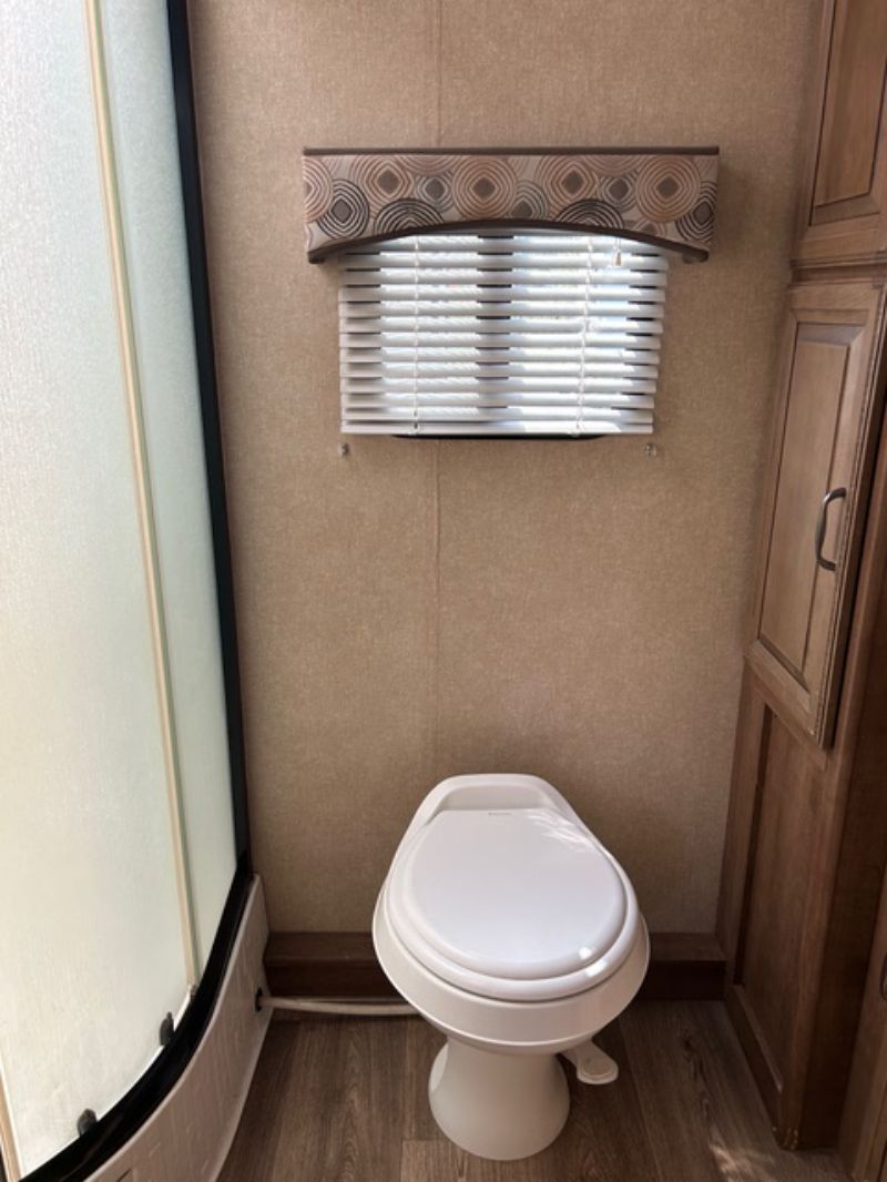 2016 Cruiser RV Fun Finder Xtreme Lite X-214WSD - Image 12