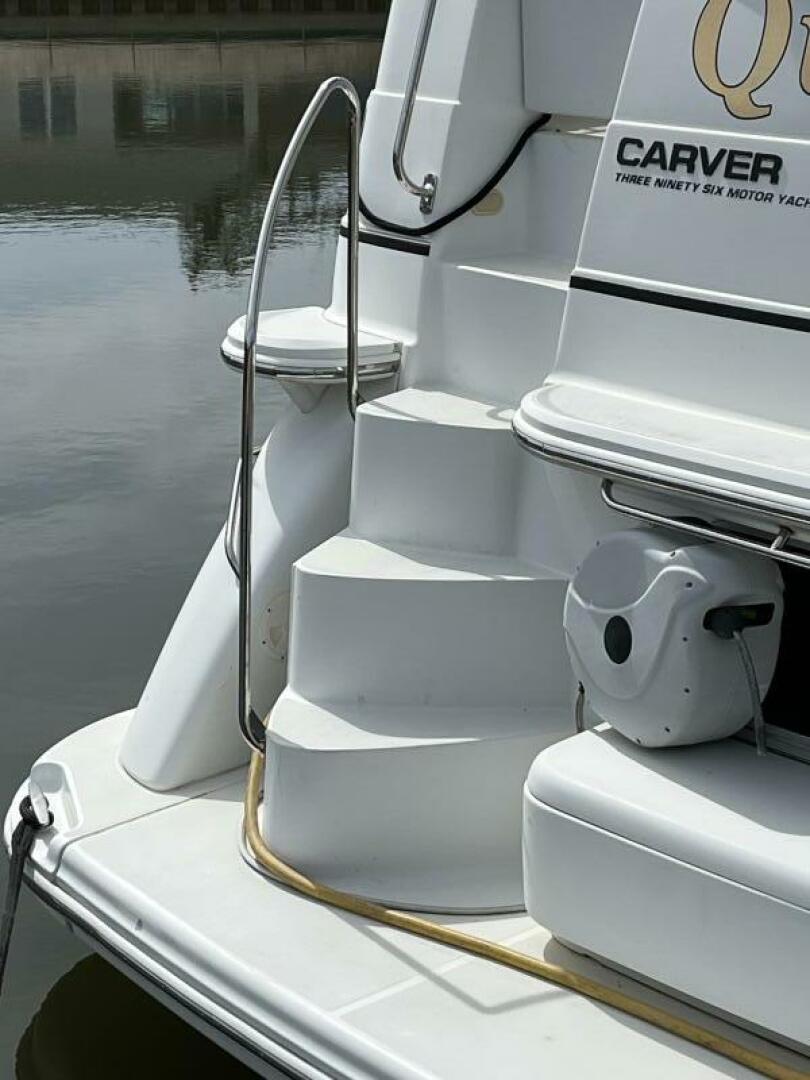 2005 Carver 396 - Image 3
