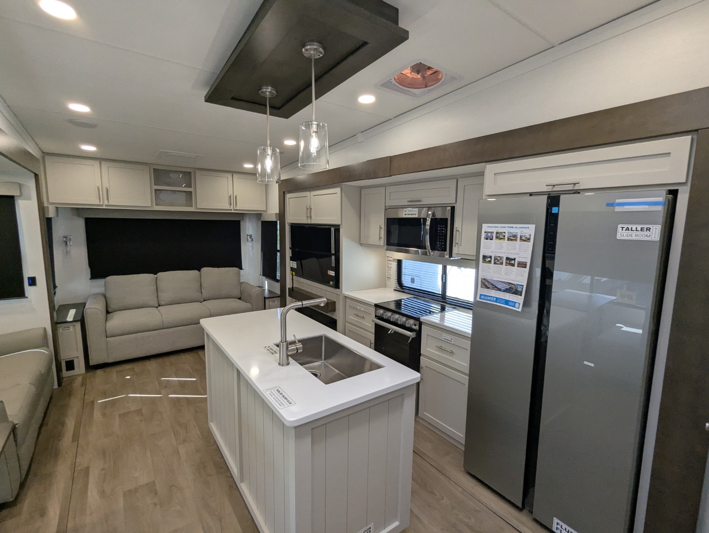2027 Alliance RV Avenue 32RLS - Image 17