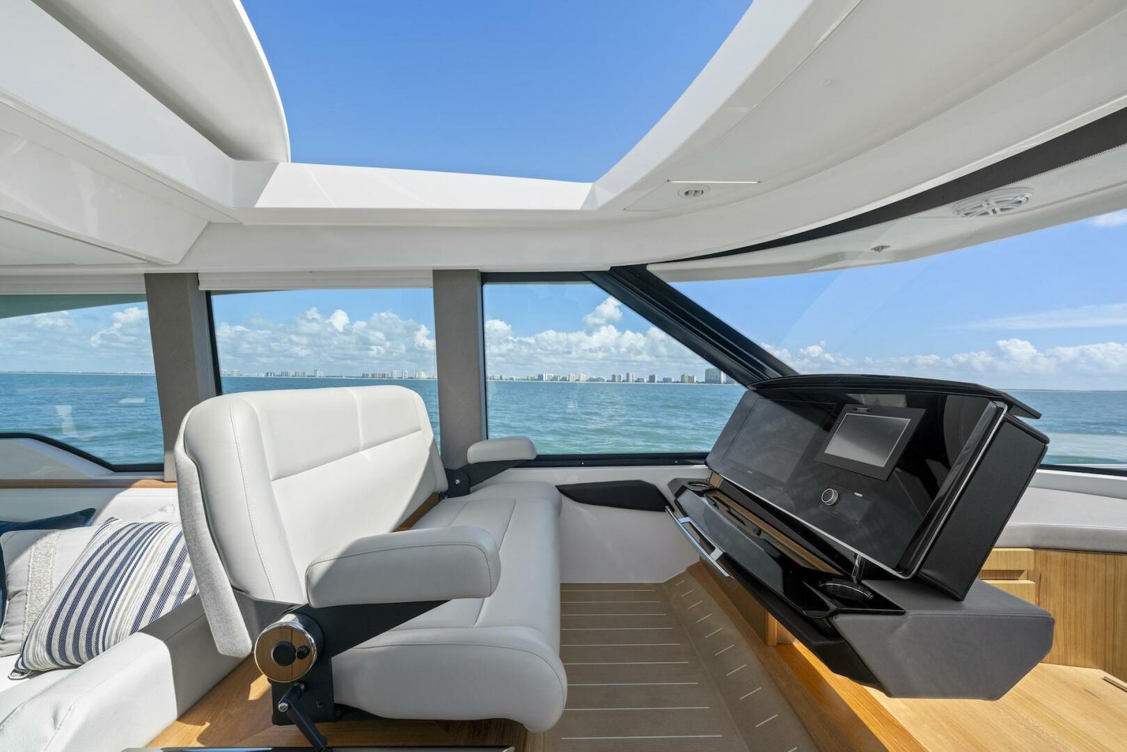 2023 Tiara Yachts EX 60 - Image 16