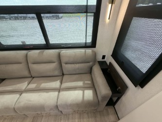 2027 JAYCO PINNACLE 32RLTS - Image 14
