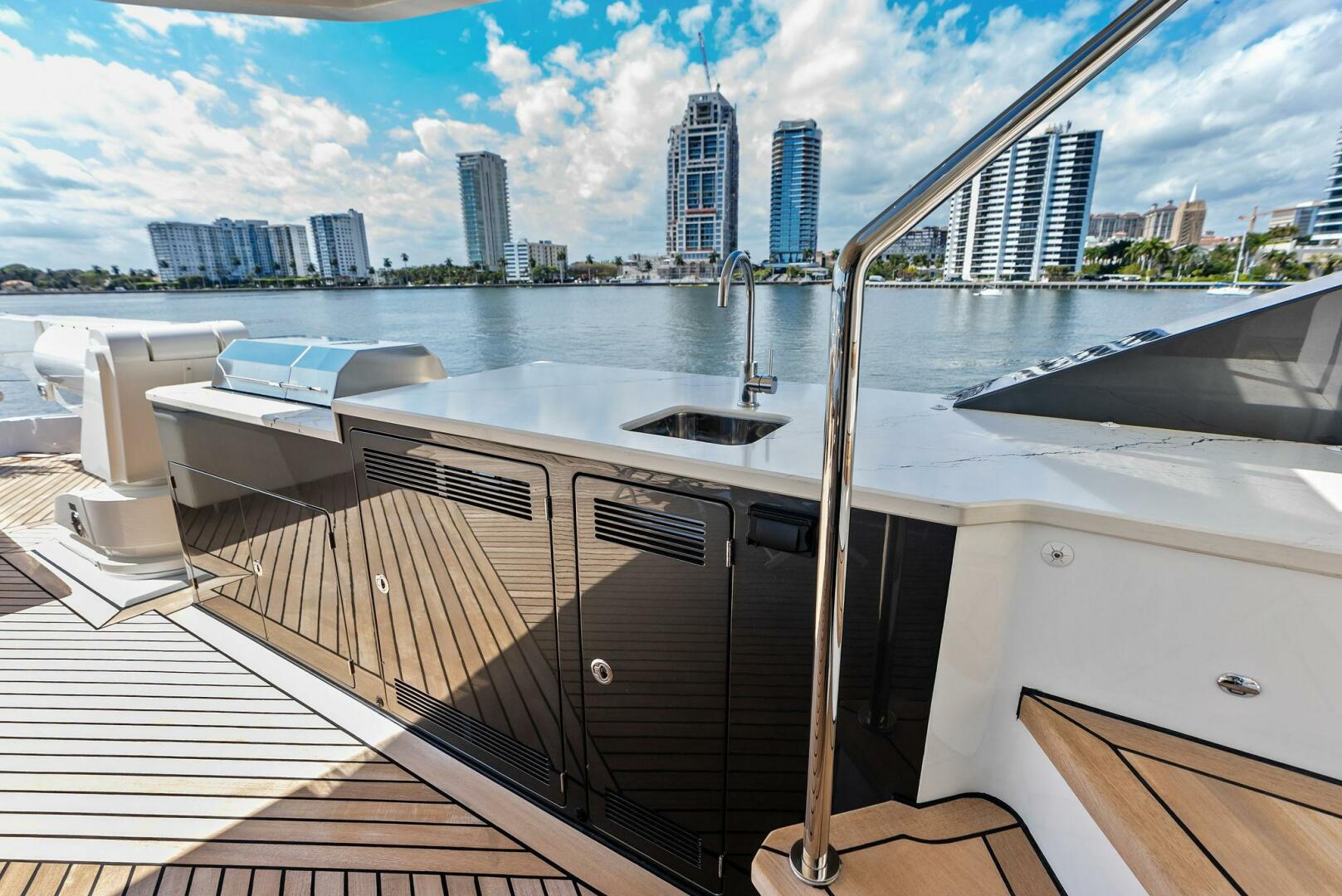 2024 Ocean Alexander 35 Revolution - Image 14